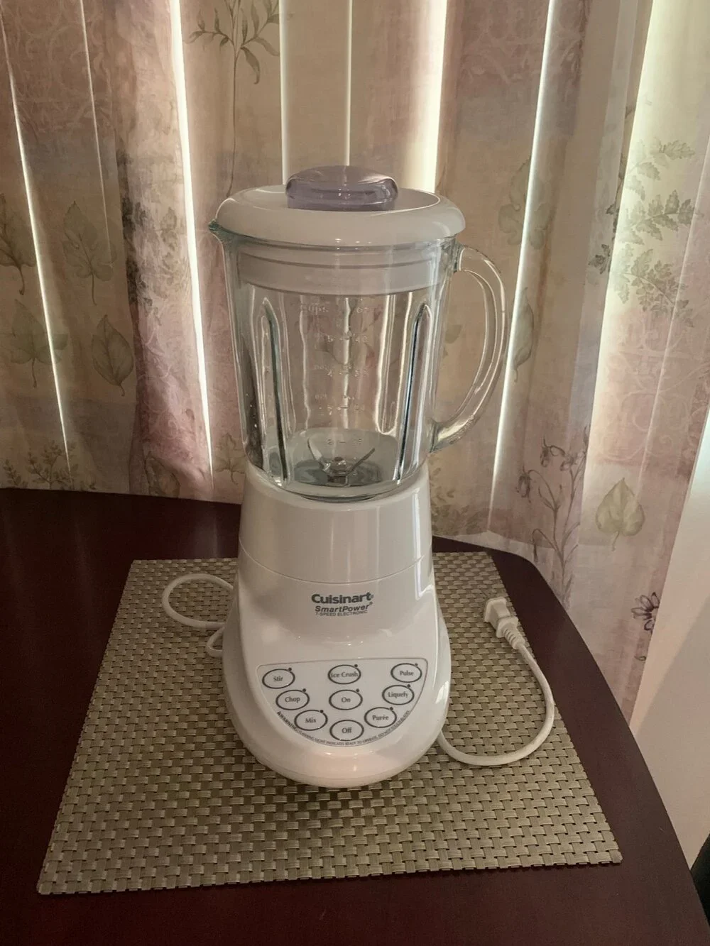 The Cuisinart SmartPower 7-Speed White Electronic Blender SPB-7
